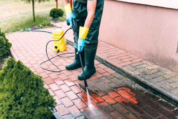 Best Pool Deck Cleaning  in Beeville, TX